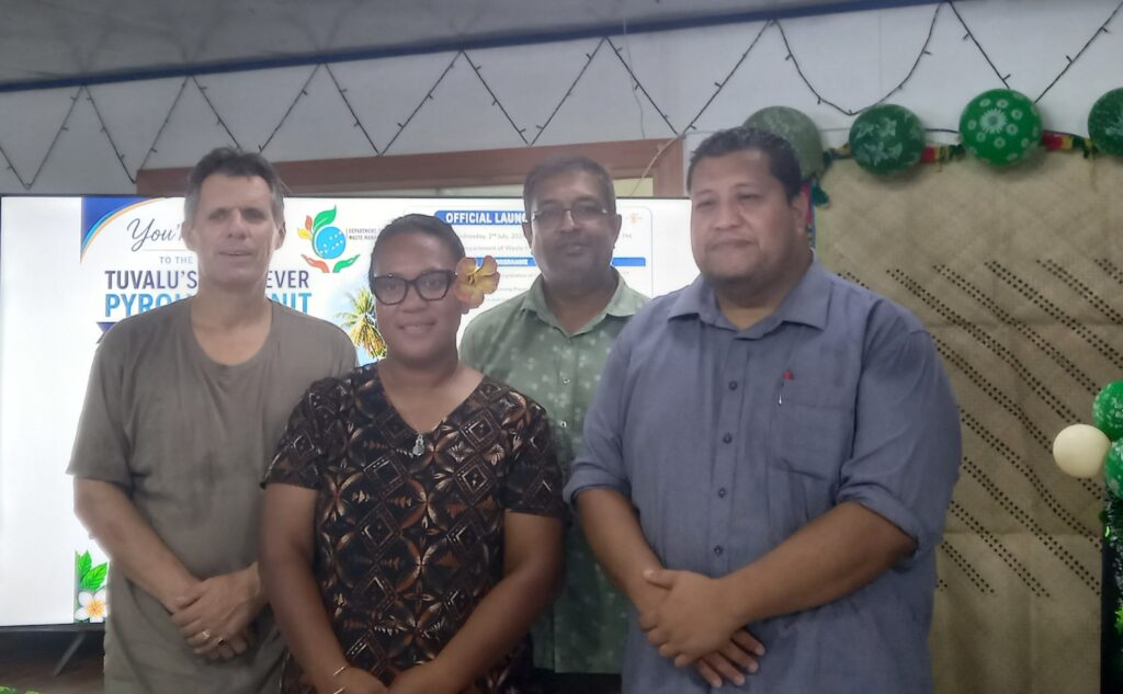 The project team along with the Chief Guest (Right) at the launch of the pyrolysis machine